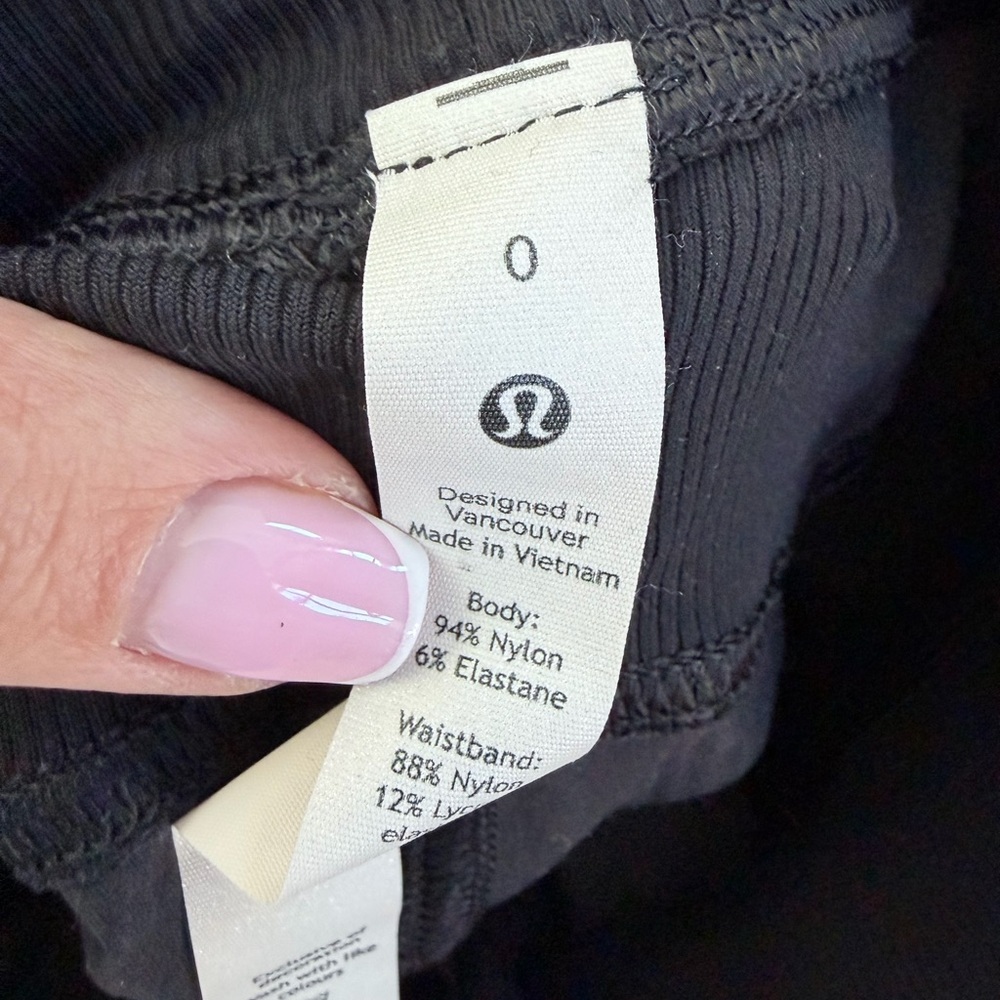 New Lululemon Dance Studio Mid Rise Joggees in Black size 0 - Picture 10 of 10